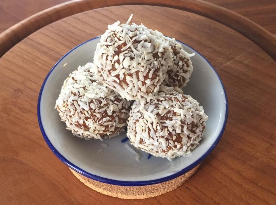 Carrot Cake Energy Balls – Vegan and Gluten-free