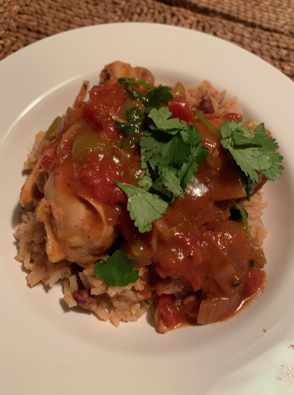 Pollo Guisado Dominicano et Moro de habichuelas (savory chicken stew with Dominican rice and red beans)